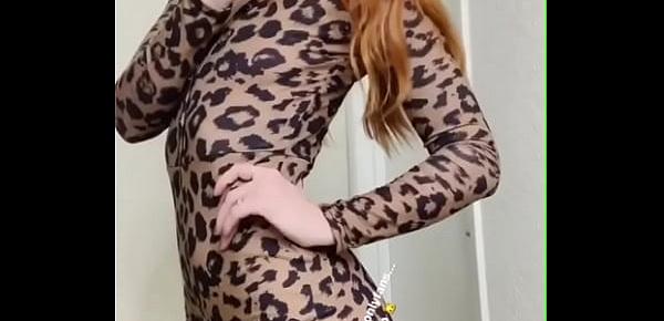  Mujer sexy con ropa de animal print